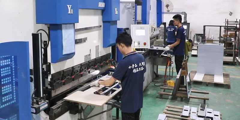 Bathroom mirror and bathroom mirror cabinet bending machine