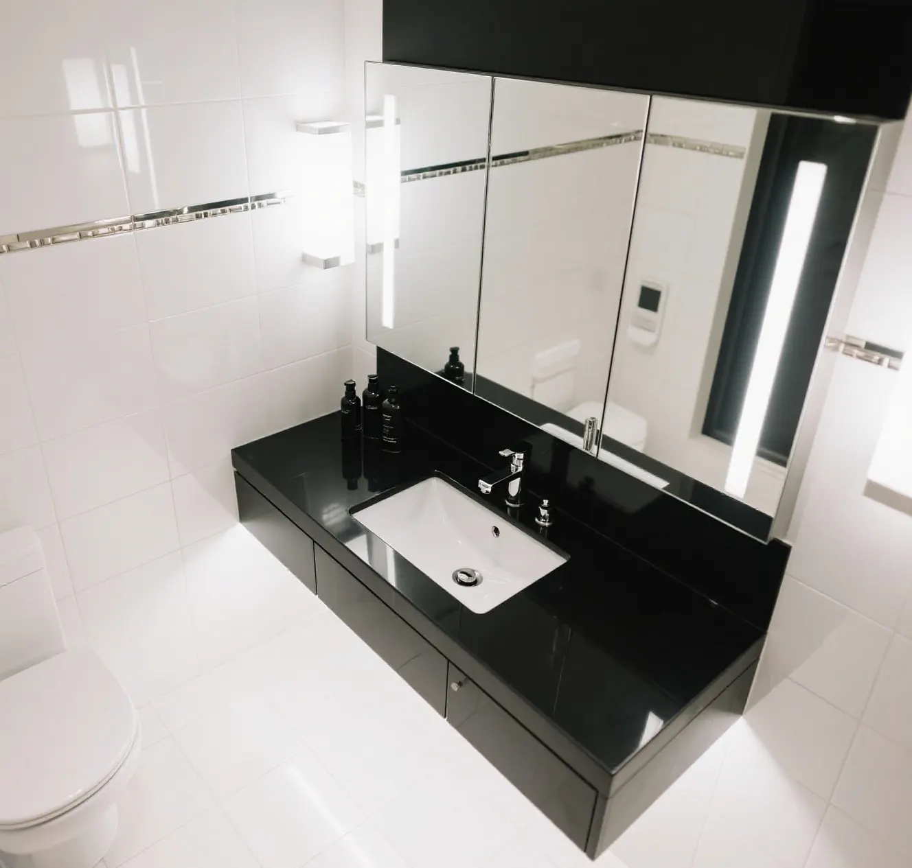 Chrome Strong gloss, easy to clean, suitable for commercial and hotel scenes