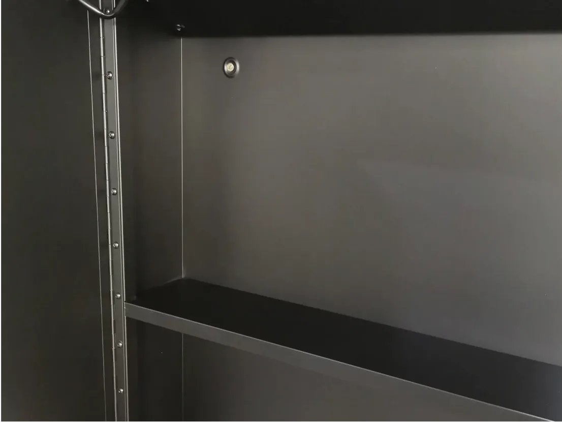 Continuous piano hinge on a stainless steel body, showcasing the extreme durability of Aosmay medicine cabinet hinges.
